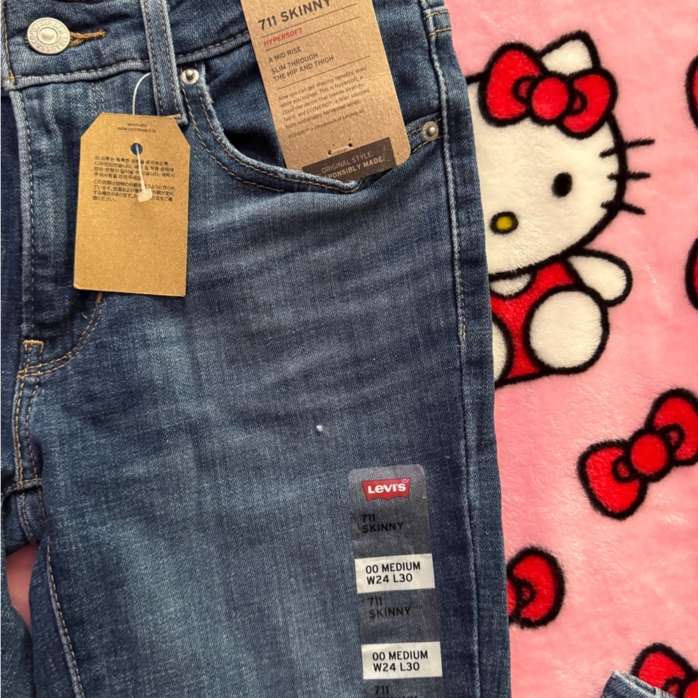 Stylish Blue Distressed Women's Jeans - Picture 3 of 3